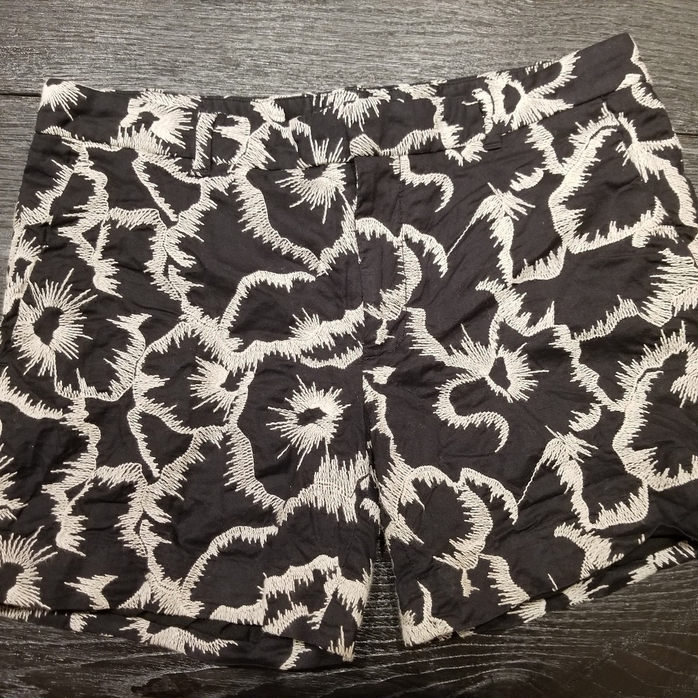 Banana Republic Embroided shorts Sz 0